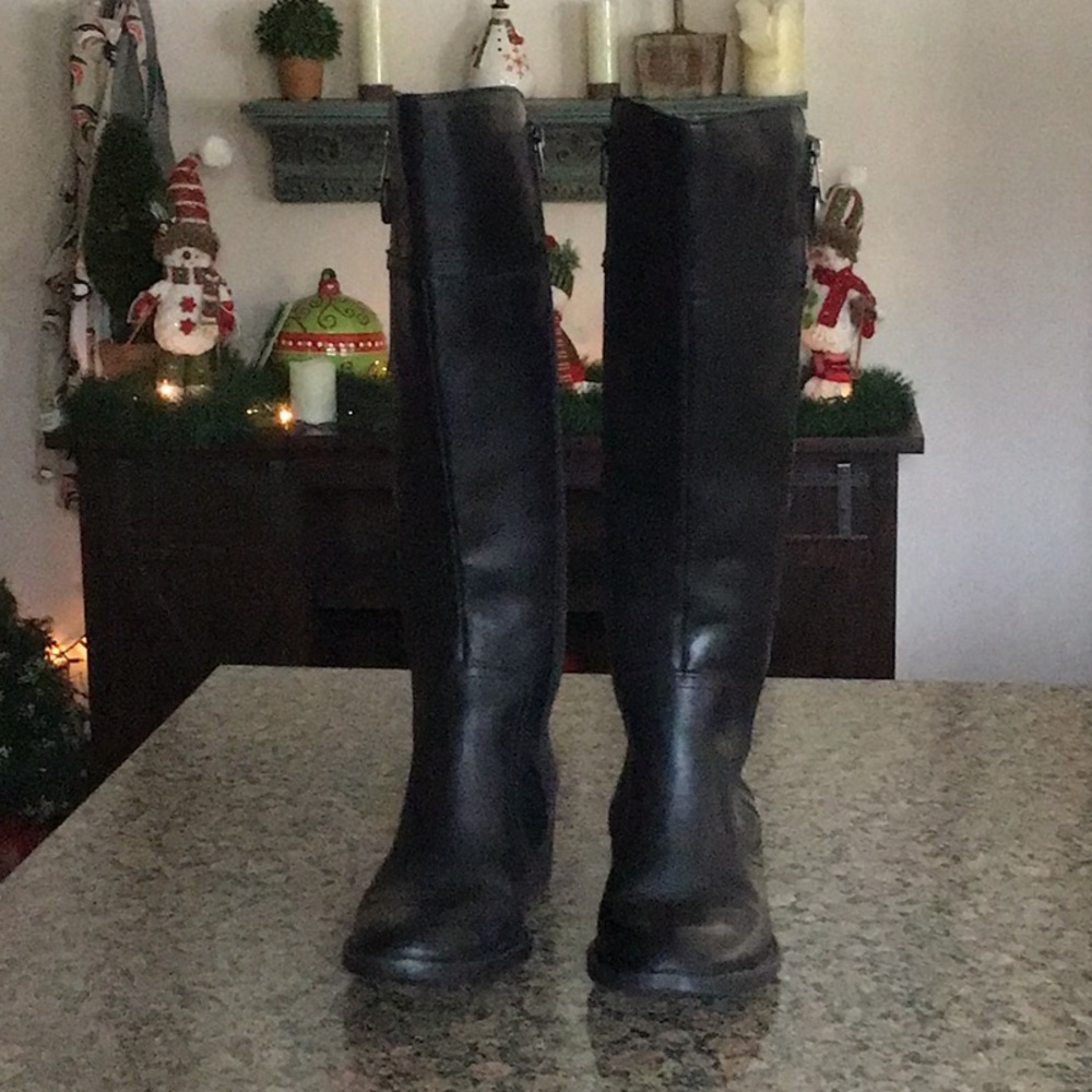 Lovingly used‼️ BORN tall leather boots‼️
